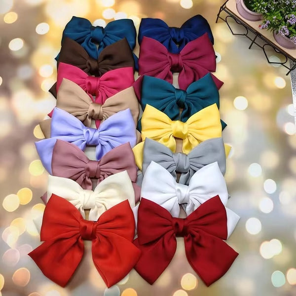 Pack of 2  hair bow clips (Random color)